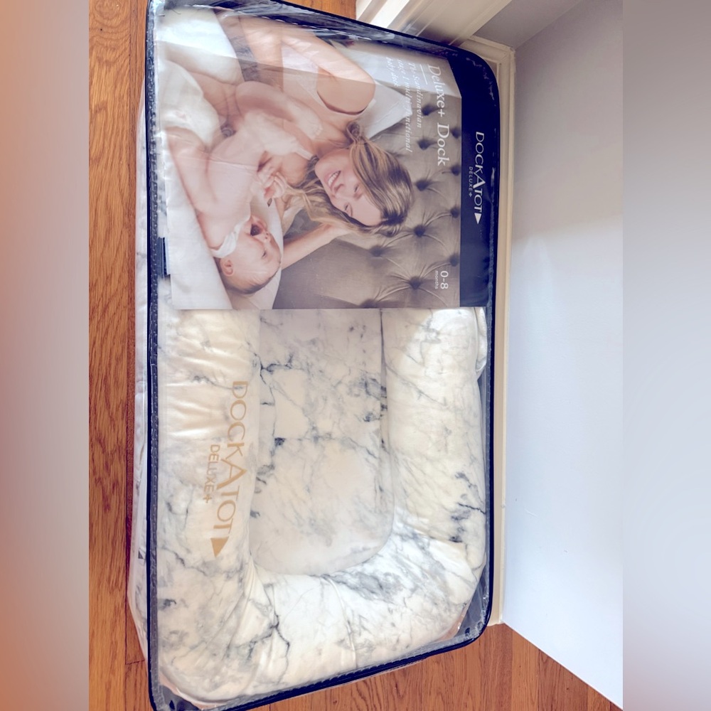 DOCKATOT DELUXE CARRARA MARBLE